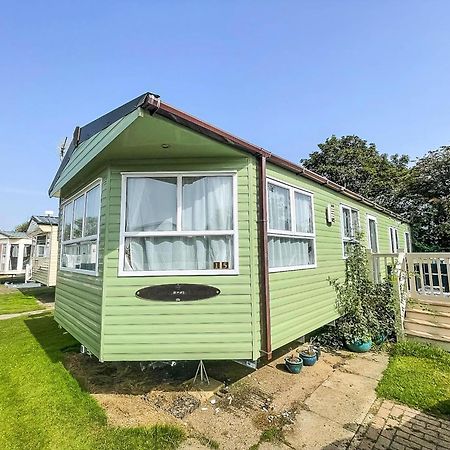 Barmston Lovely Caravan For Hire With Decking At Skipsea Sands In Yorkshire Ref 41015Wf מראה חיצוני תמונה
